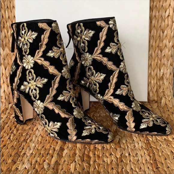 New! Manolo Blahnik Isola Black embroidered velvet bootie boots size 36.5 6.5 - Picture 8 of 15